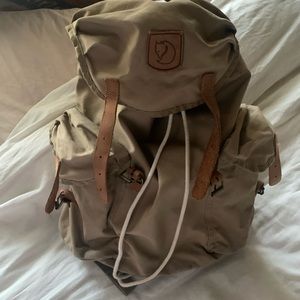 Fjallraven kånken rucksack sand color